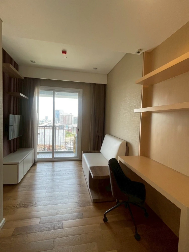For rent: The Saint Residences, corner room, balcony facing the main road, view of the BTS. Book now and you won't be disappointed.