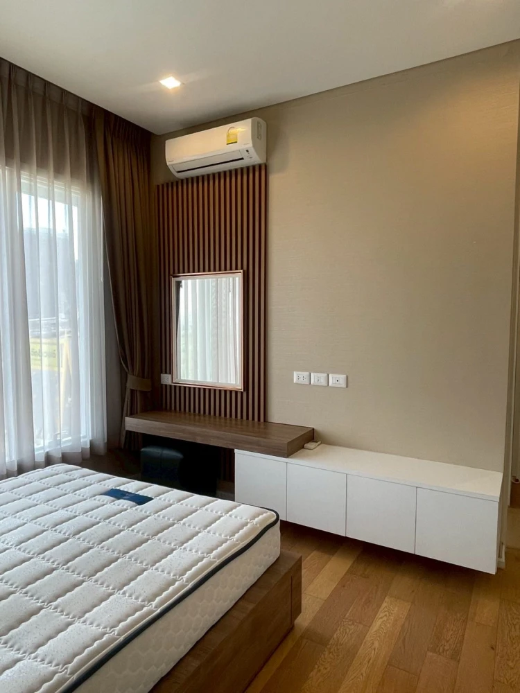 For rent: The Saint Residences, corner room, balcony facing the main road, view of the BTS. Book now and you won't be disappointed.