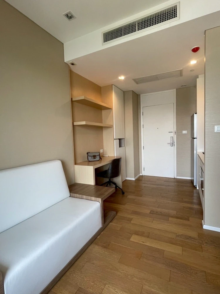 For rent: The Saint Residences, corner room, balcony facing the main road, view of the BTS. Book now and you won't be disappointed.