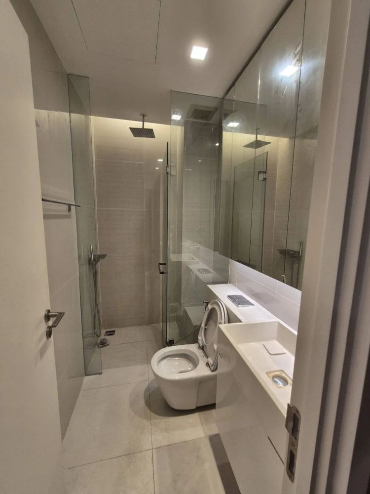 For rent: The Saint Residences, very high floor room with quality furniture, just bring your bag and move in.
