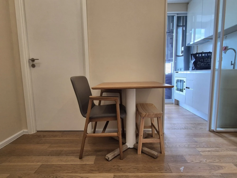 For rent: The Saint Residences, 2.9 meter high ceiling, airy, 10th floor, cool and quiet room. Interested? Reserve now!