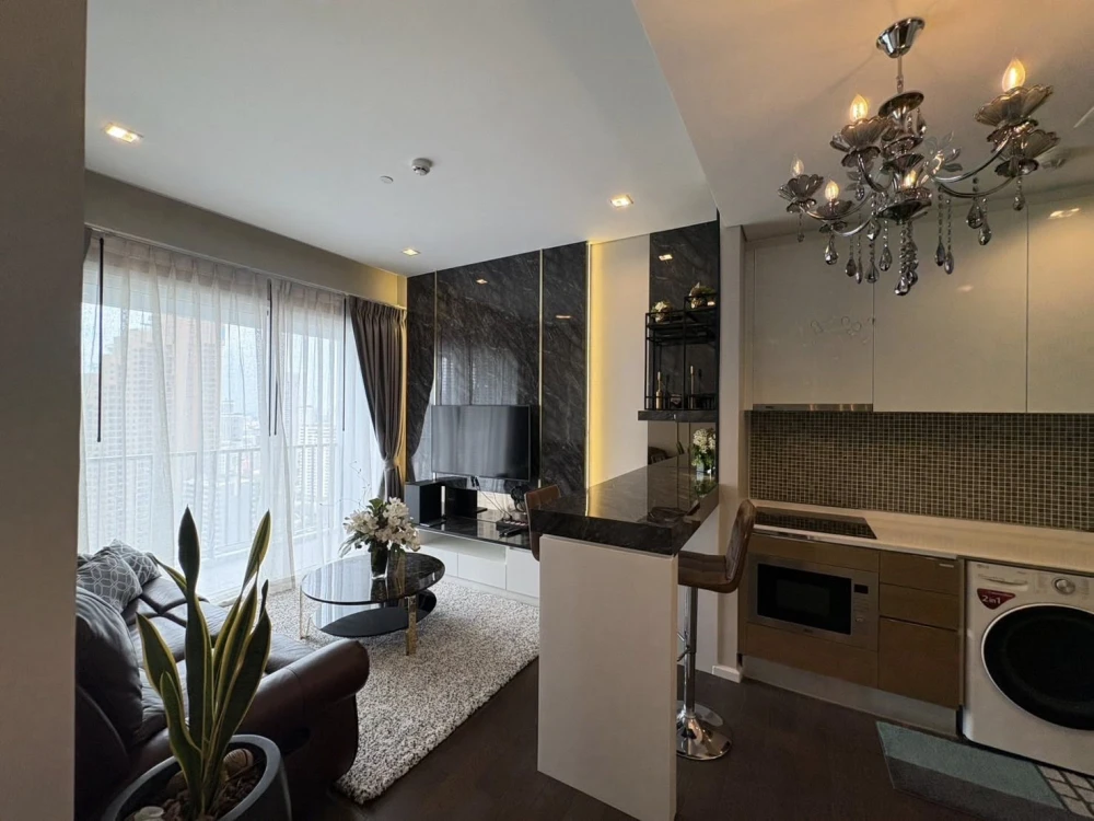 For rent: The Saint Residences, a beautifully decorated room with excellent built-in furniture and plenty of usable space. Don't miss out!