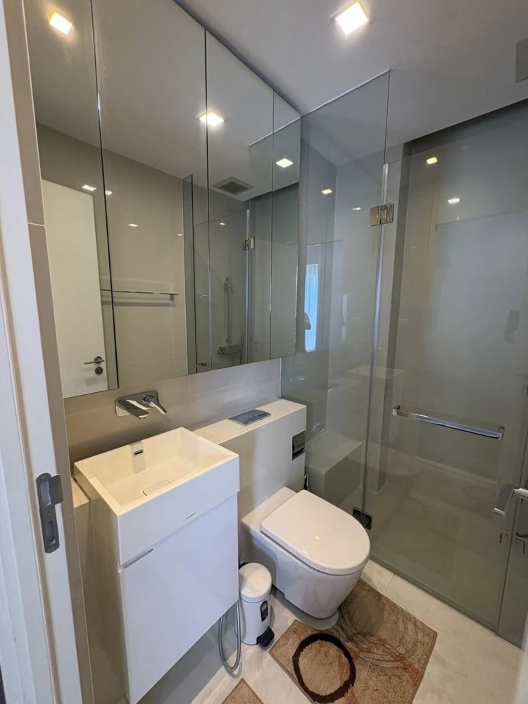 For rent: The Saint Residences, a beautifully decorated room with excellent built-in furniture and plenty of usable space. Don't miss out!