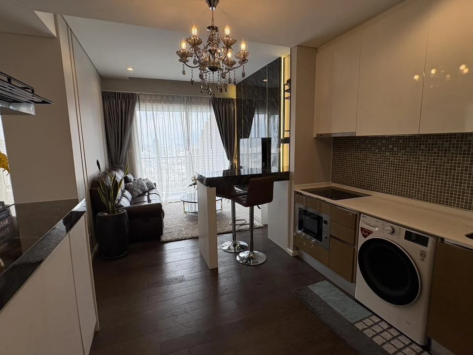 For rent: The Saint Residences, a beautifully decorated room with excellent built-in furniture and plenty of usable space. Don't miss out!