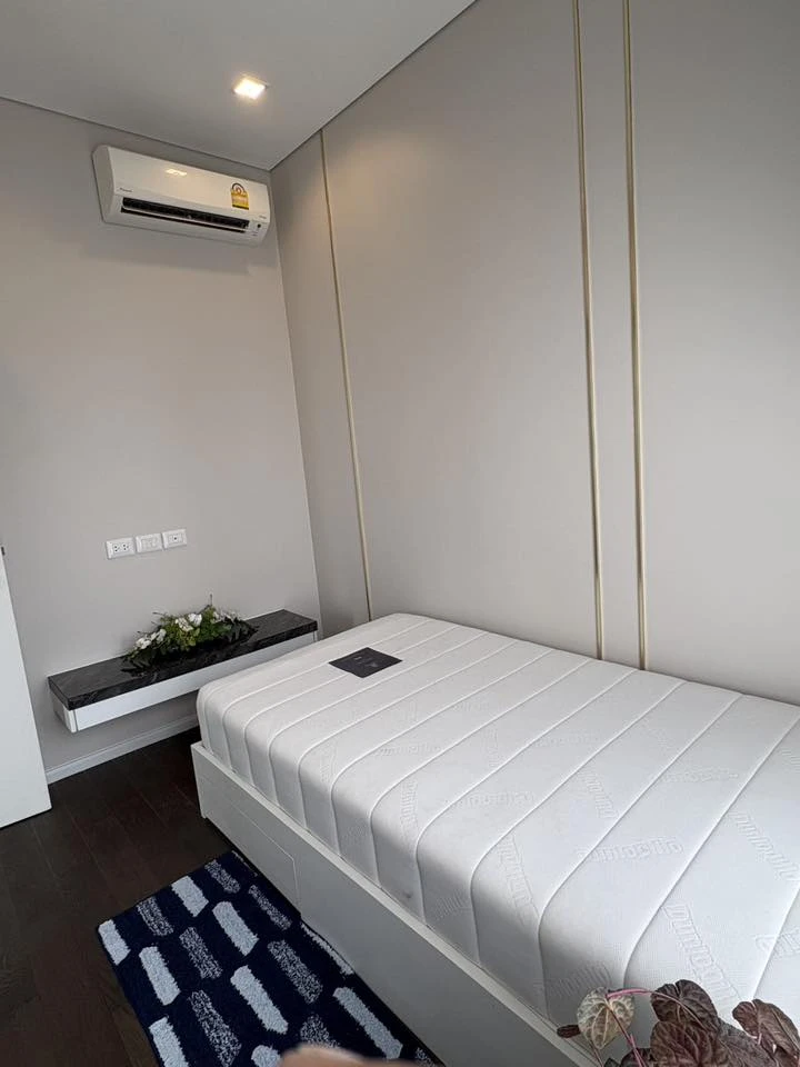 For rent: The Saint Residences, a beautifully decorated room with excellent built-in furniture and plenty of usable space. Don't miss out!