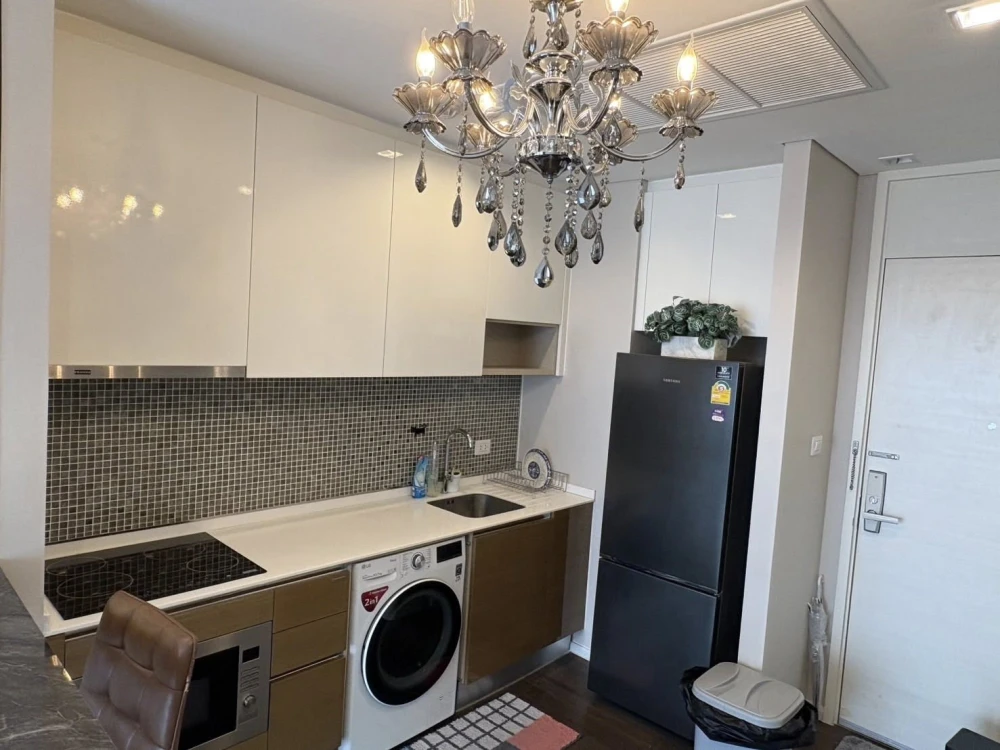 For rent: The Saint Residences, a beautifully decorated room with excellent built-in furniture and plenty of usable space. Don't miss out!
