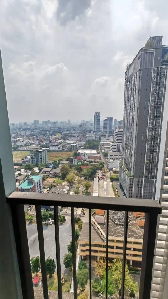 For rent: The Saints Resident, ready-to-move-in apartment on the 21st floor with great views and complete amenities. Book now!