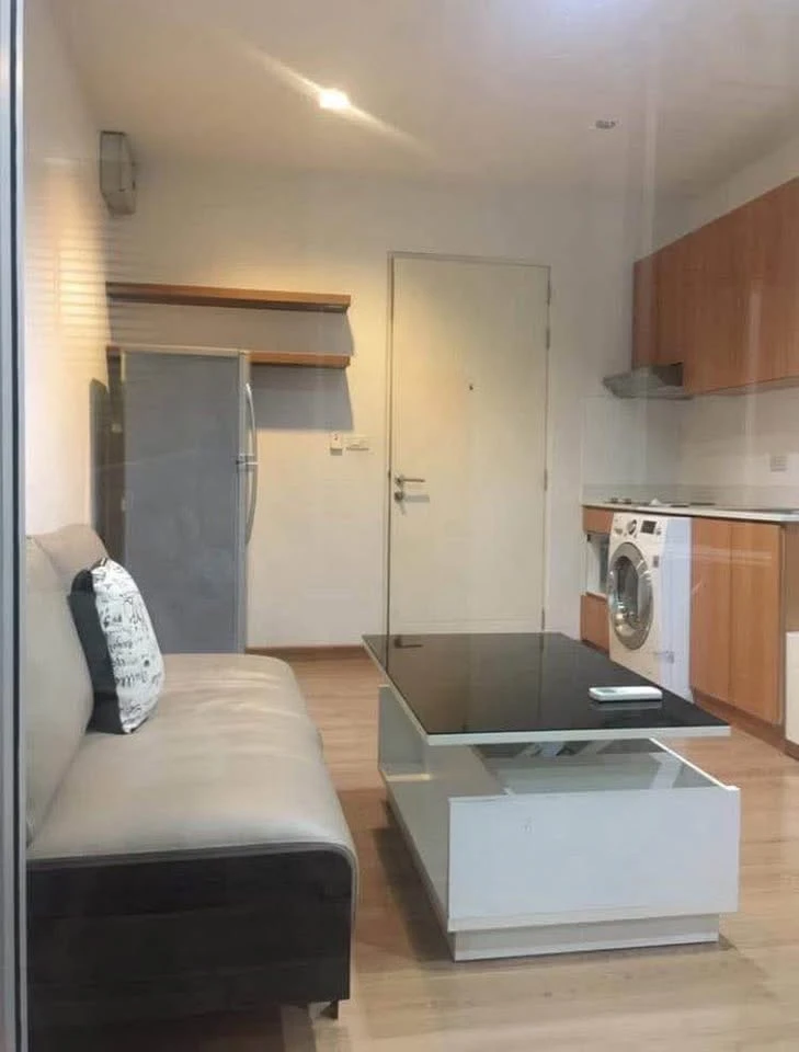 For rent: The Seed Musee Sukhumvit 26, modern design with natural light, fully furnished, very livable.