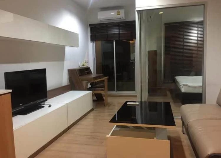 For rent: The Seed Musee Sukhumvit 26, modern design with natural light, fully furnished, very livable.