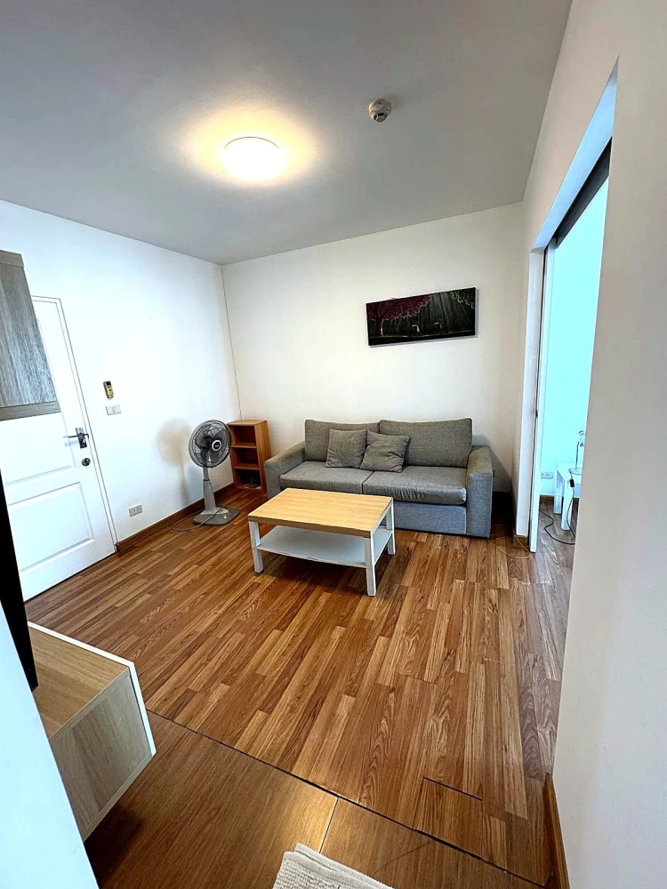 For rent: The Seed Sathon-Taksin, 4th floor, fully furnished, comfortable unit. Book now!
