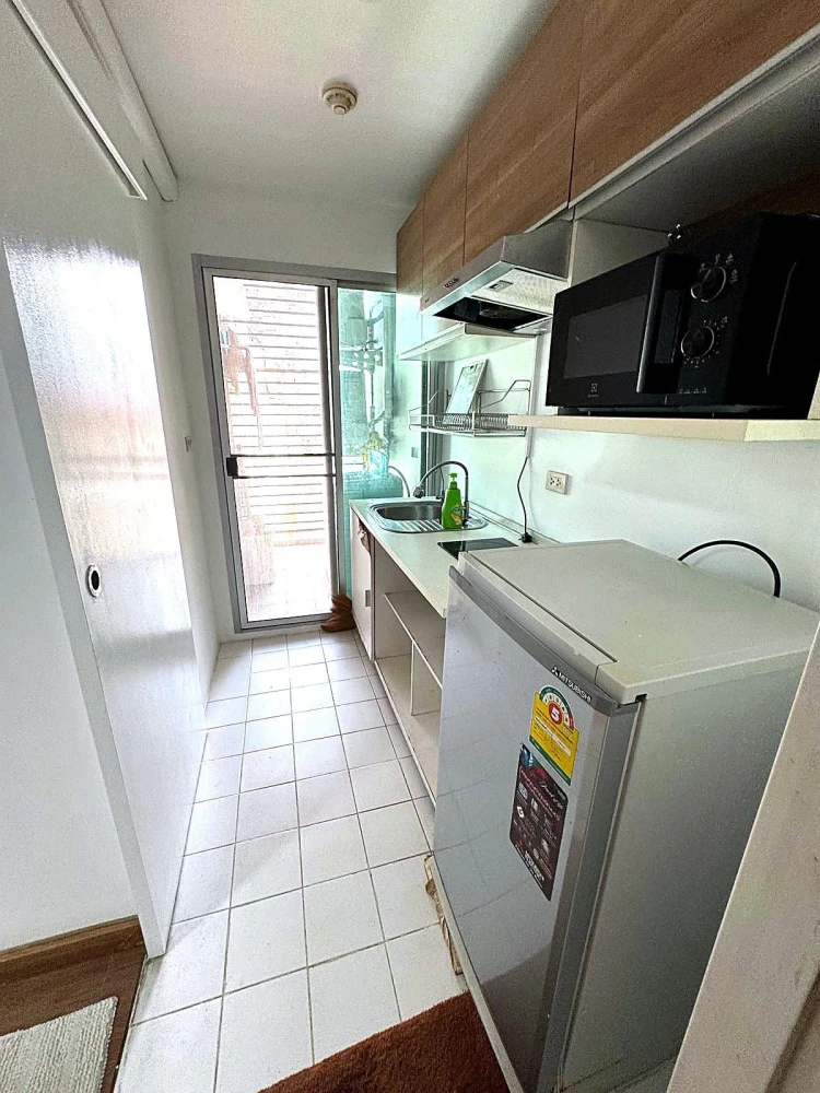 For rent: The Seed Sathon-Taksin, 4th floor, fully furnished, comfortable unit. Book now!