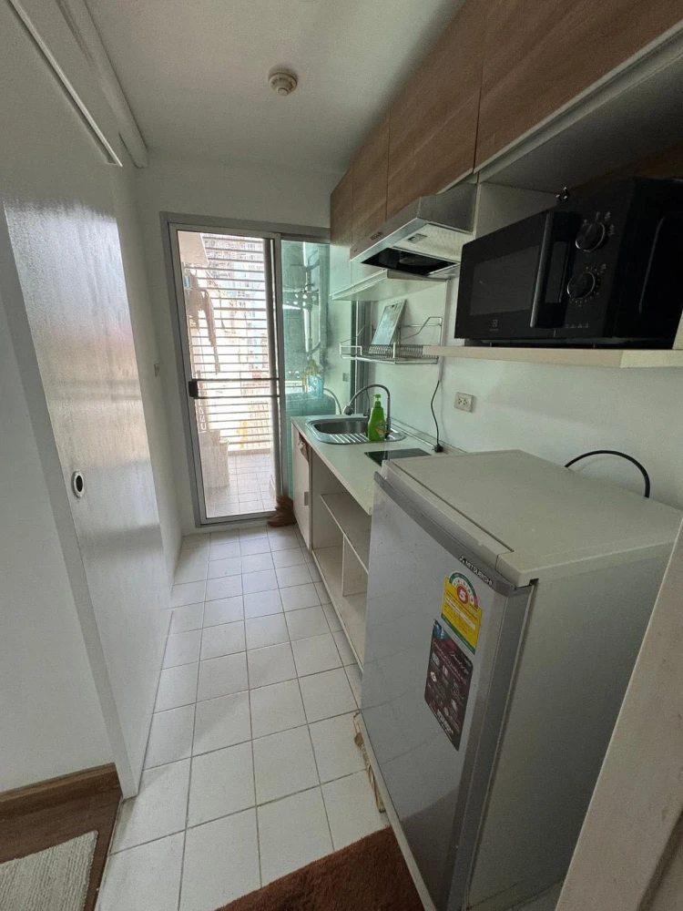 For rent: The Seed Sathon-Taksin, 4th floor, fully furnished, comfortable unit. Book now!