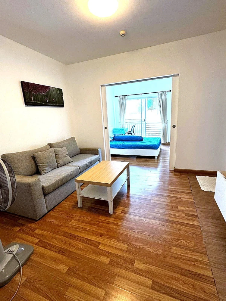For rent: The Seed Sathon-Taksin, 4th floor, fully furnished, comfortable unit. Book now!