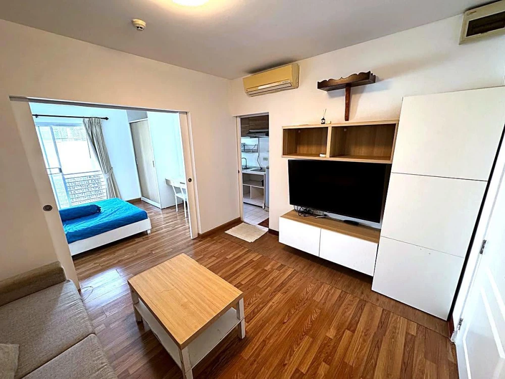 For rent: The Seed Sathon-Taksin, 4th floor, fully furnished, comfortable unit. Book now!