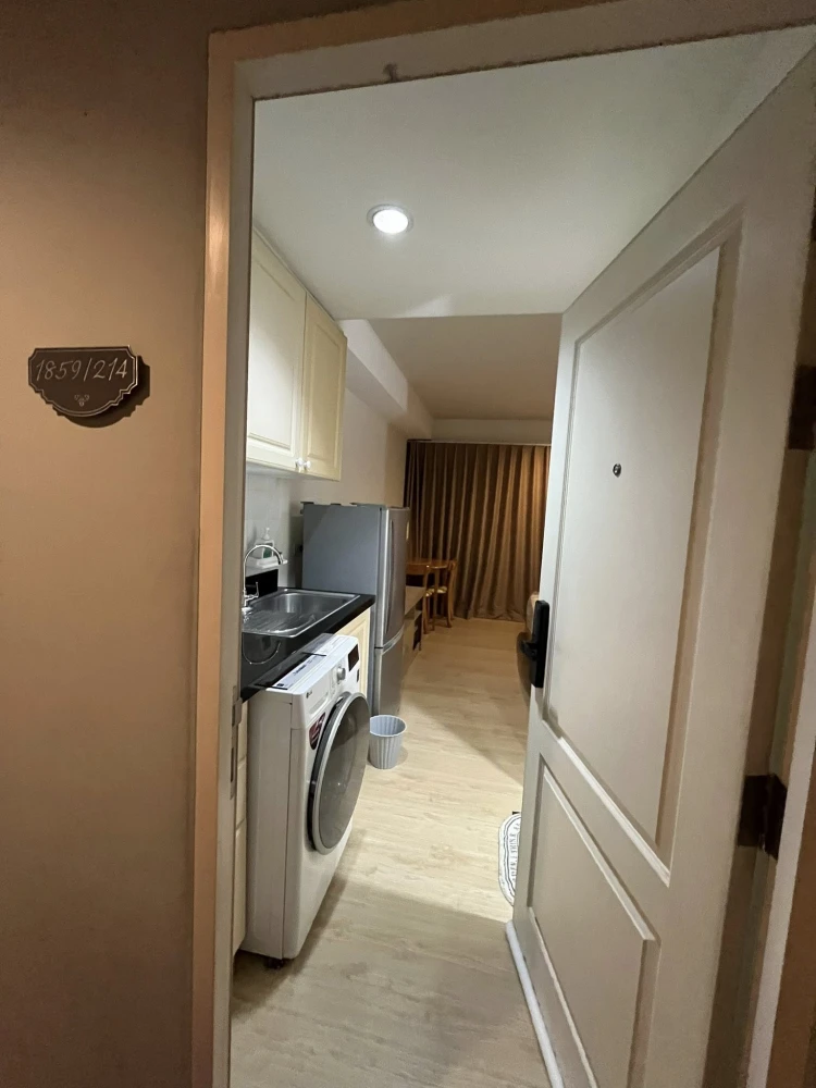 For rent: The Seed Terre Ratchayothin, studio room, fully furnished, just bring your bags and move in.