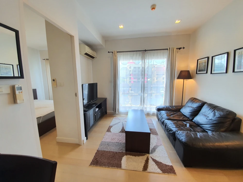 For rent: The Seed Terre Ratchayothin, 1-bedroom unit with separate entrance. Beautifully decorated, stylish, and highly recommended.