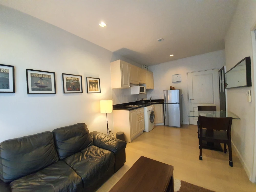 For rent: The Seed Terre Ratchayothin, 1-bedroom unit with separate entrance. Beautifully decorated, stylish, and highly recommended.