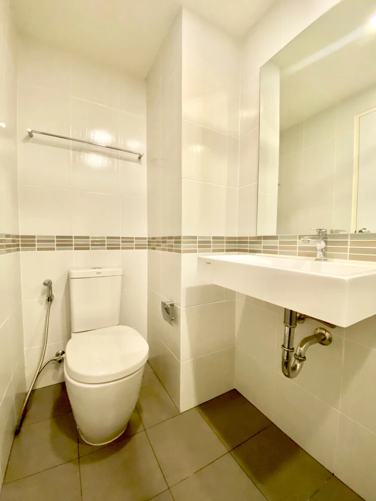 For rent, The Selected Kaset Ngamwongwan, beautiful room, good view, 1 bedroom, fully furnished, very nice, hurry up, book now.