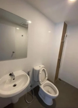 For rent: The Series Condo Tiwanon, 6th floor, spacious room, divided into sections. If interested, hurry and reserve now.