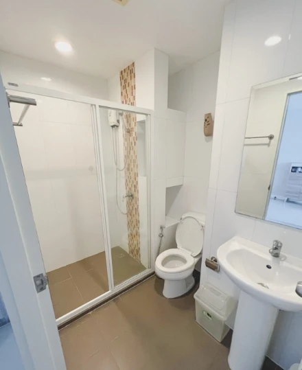 For rent: The Series Udomsuk 29, 8th floor, pool view, fully furnished, ready to move in. Book now!