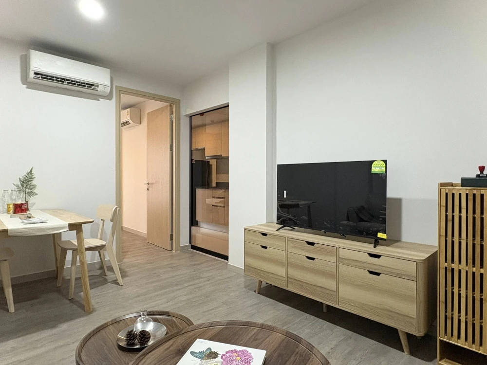 For rent: The Shade Sathorn 1, separate room, pool view, north facing, cool room all day, hurry and reserve now!