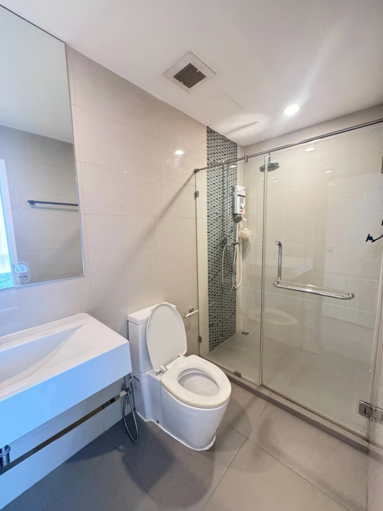 For rent: The Sky Sukhumvit, 6th floor, fully furnished, ready to move in. Book now! (Quickly!)