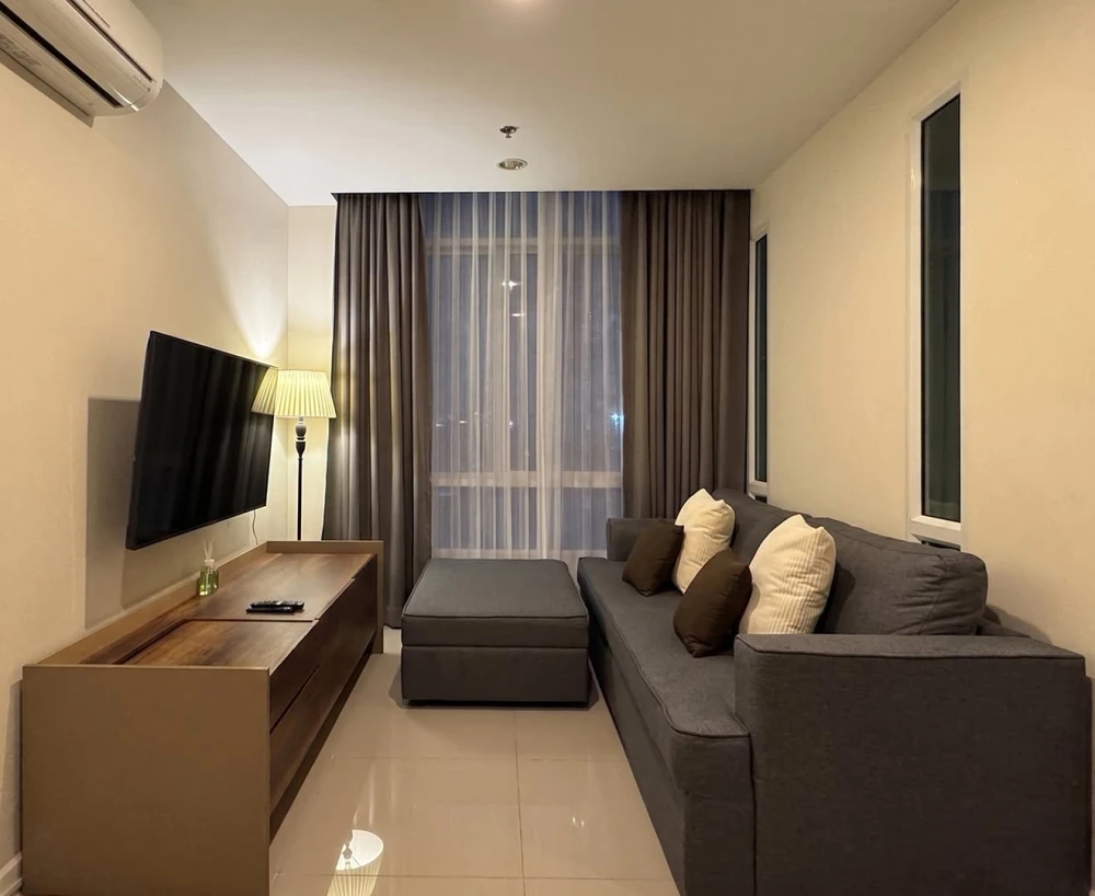 For rent: The Sky Sukhumvit, 7th floor. Nice, fully furnished unit. Book now! Limited time offer!