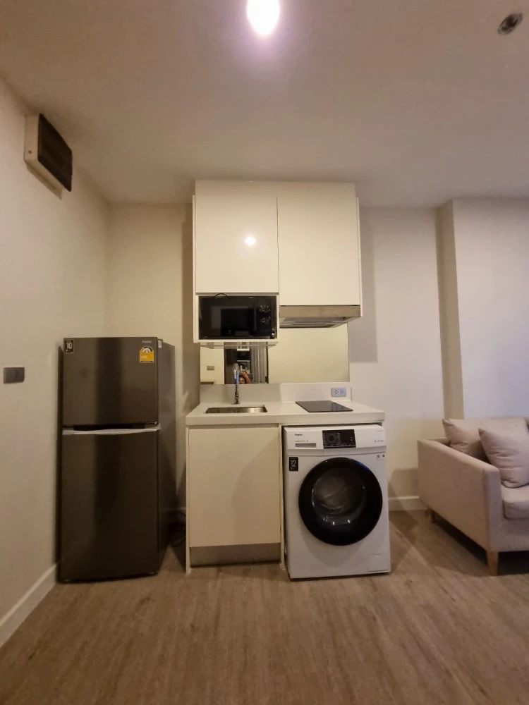 For rent: The Sky Sukhumvit, 8th floor, fully furnished, nice room, interested in booking now, don't miss out!