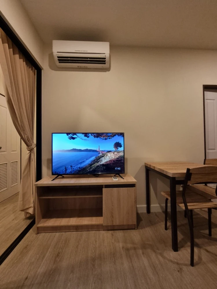 For rent: The Sky Sukhumvit, 8th floor, fully furnished, nice room, interested in booking now, don't miss out!