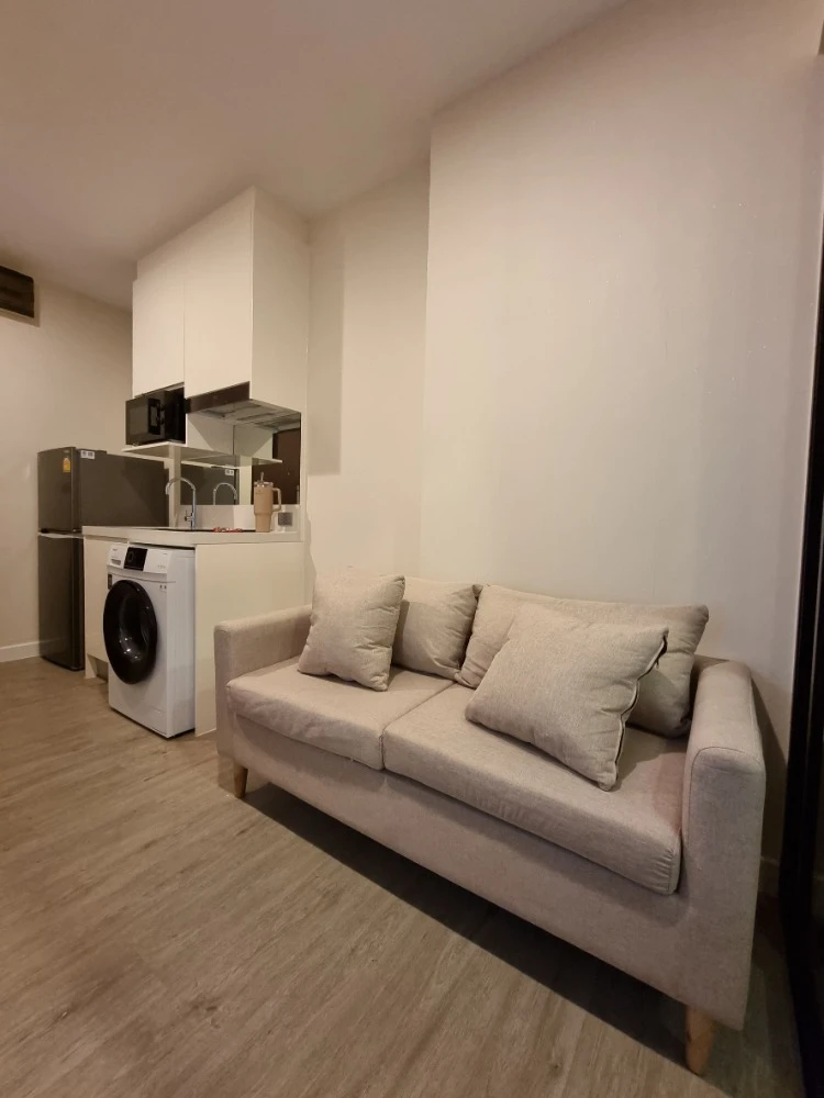 For rent: The Sky Sukhumvit, 8th floor, fully furnished, nice room, interested in booking now, don't miss out!