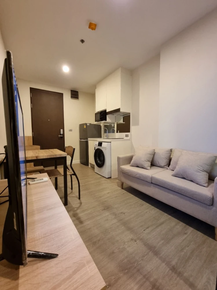 For rent: The Sky Sukhumvit, 8th floor, fully furnished, nice room, interested in booking now, don't miss out!