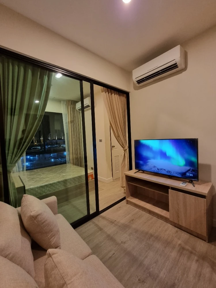 For rent: The Sky Sukhumvit, 8th floor, fully furnished, nice room, interested in booking now, don't miss out!
