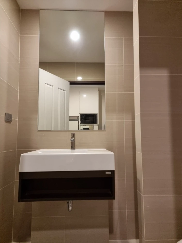 For rent: The Sky Sukhumvit, 8th floor, fully furnished, nice room, interested in booking now, don't miss out!