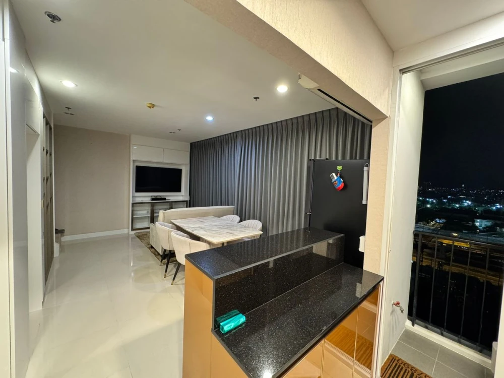 For rent: The Sky Sukhumvit. Spacious and comfortable room, fully furnished. Book now!