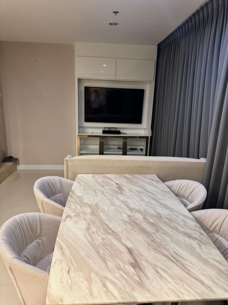 For rent: The Sky Sukhumvit. Spacious and comfortable room, fully furnished. Book now!