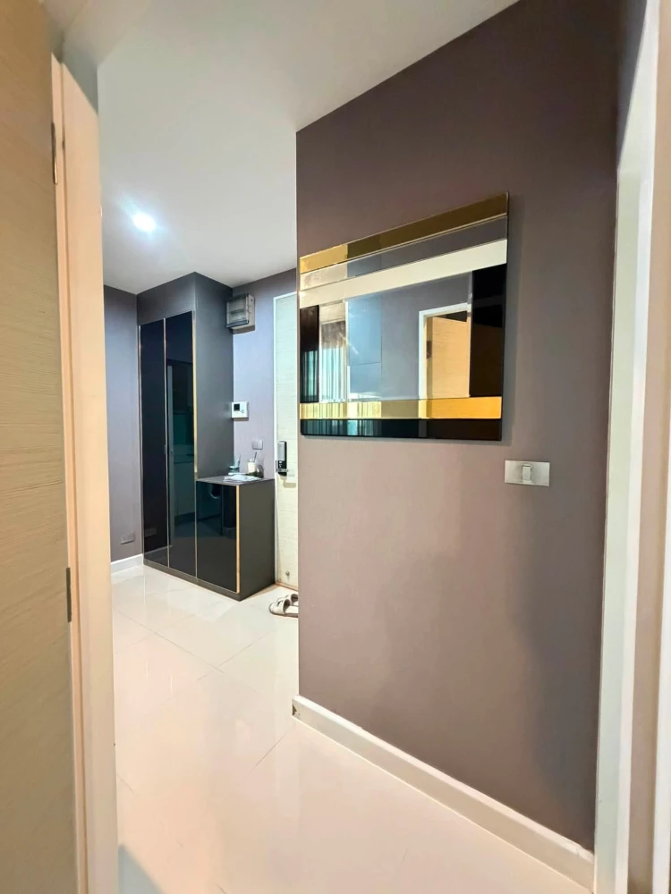 For rent: The Sky Sukhumvit, beautifully decorated unit with built-in furniture throughout, perfect for those seeking relaxation.
