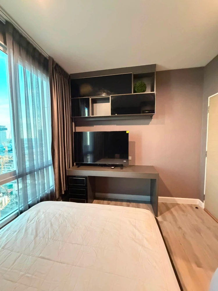 For rent: The Sky Sukhumvit, beautifully decorated unit with built-in furniture throughout, perfect for those seeking relaxation.