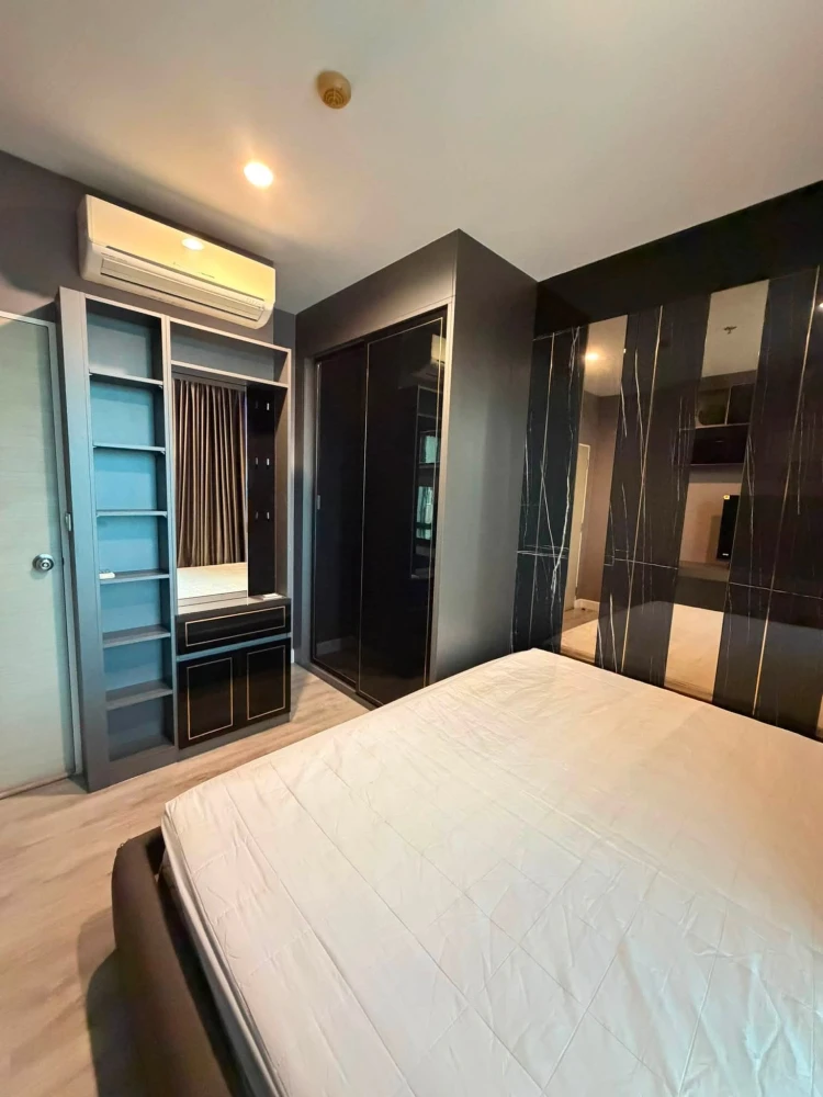 For rent: The Sky Sukhumvit, beautifully decorated unit with built-in furniture throughout, perfect for those seeking relaxation.