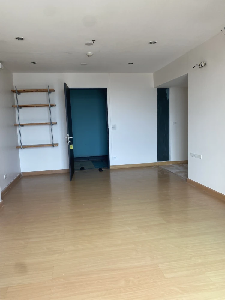 For rent: The Star Estate @ Rama 3. Nice, spacious high-floor unit with city views. Book now!