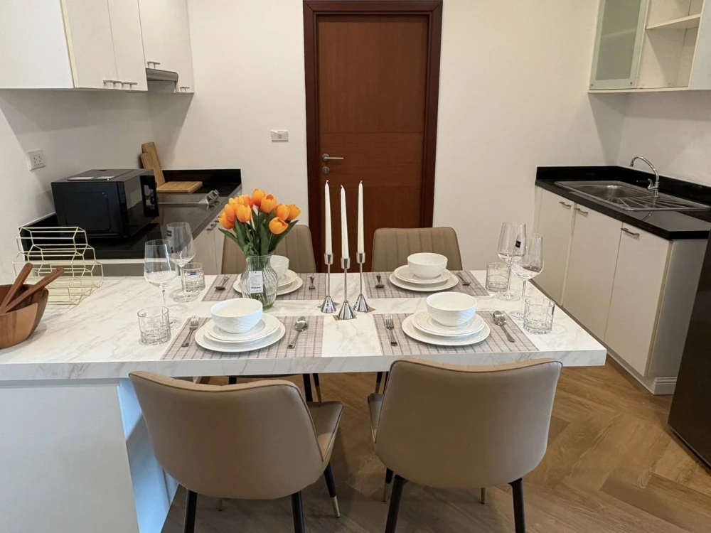 For rent, for sale: The Star Estate@Narathiwas, decorated in a theme, lots of usable space, good location, hurry and book now.