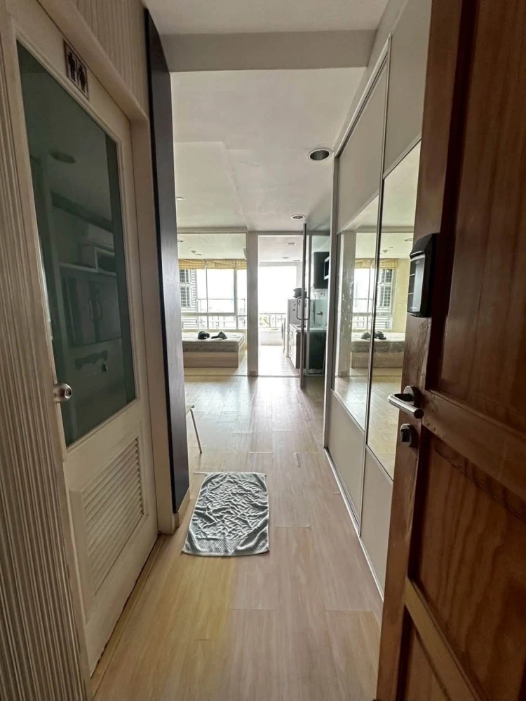 For Rent: The Station Sathorn-Bangrak, Building 2, 12A Floor. Clean, airy, and comfortable unit—not cramped. Book now!