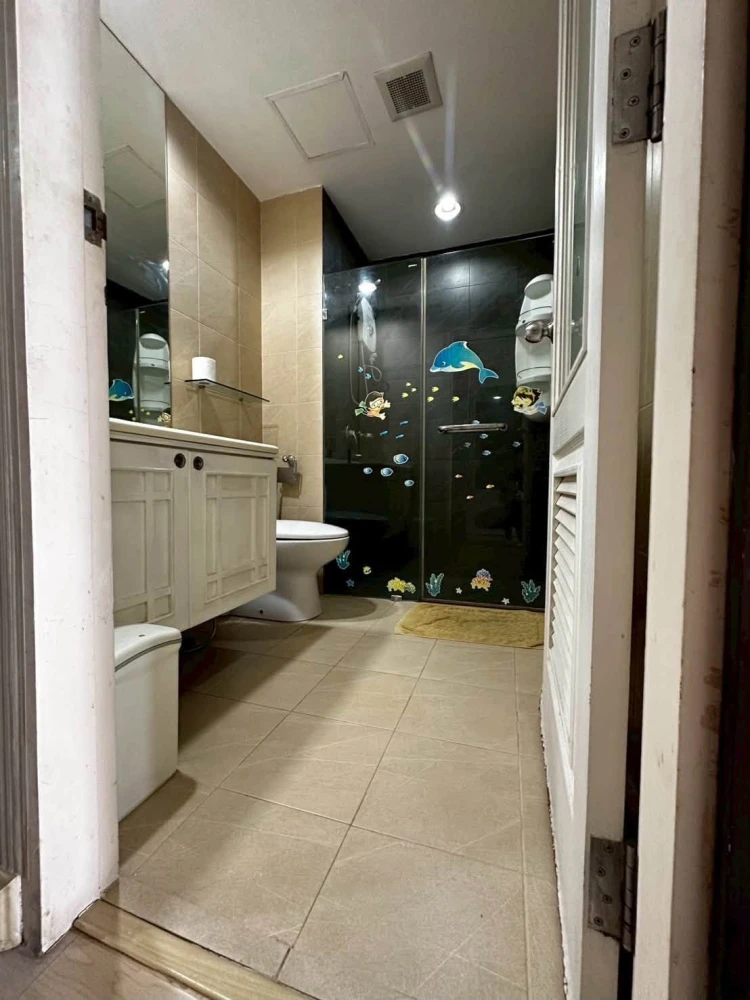 For Rent: The Station Sathorn-Bangrak, Building 2, 12A Floor. Clean, airy, and comfortable unit—not cramped. Book now!