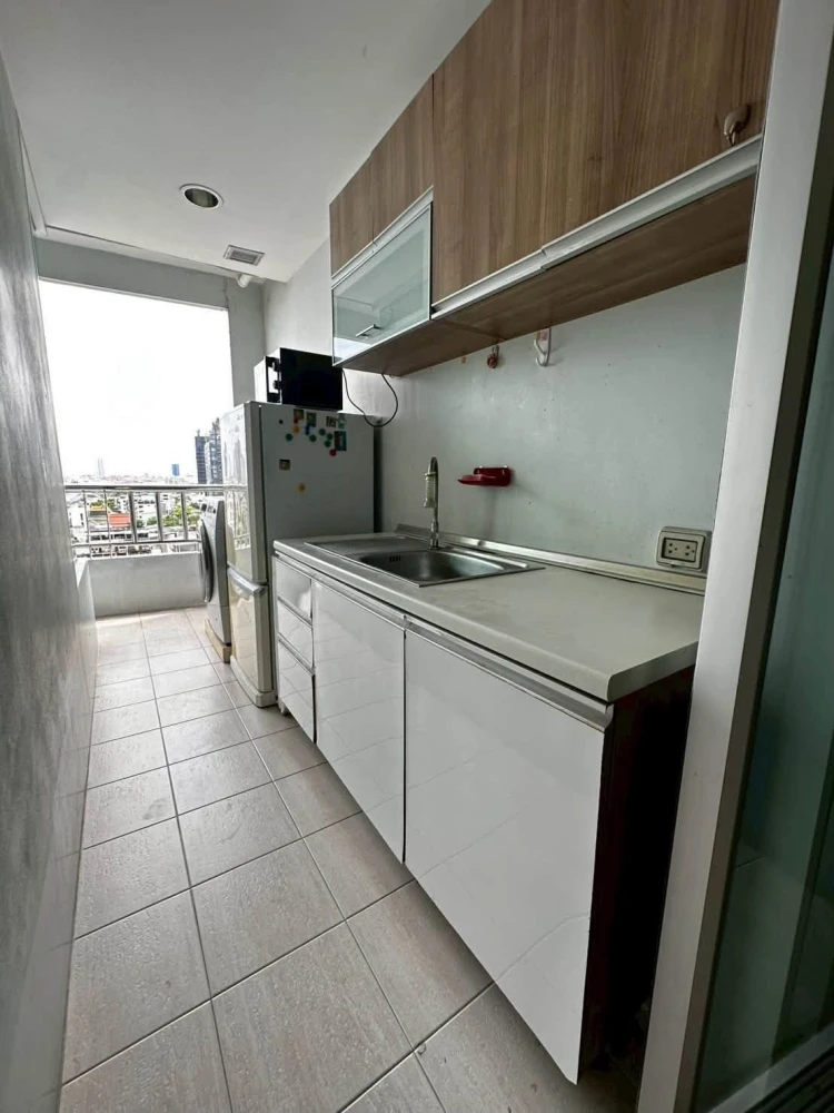 For Rent: The Station Sathorn-Bangrak, Building 2, 12A Floor. Clean, airy, and comfortable unit—not cramped. Book now!