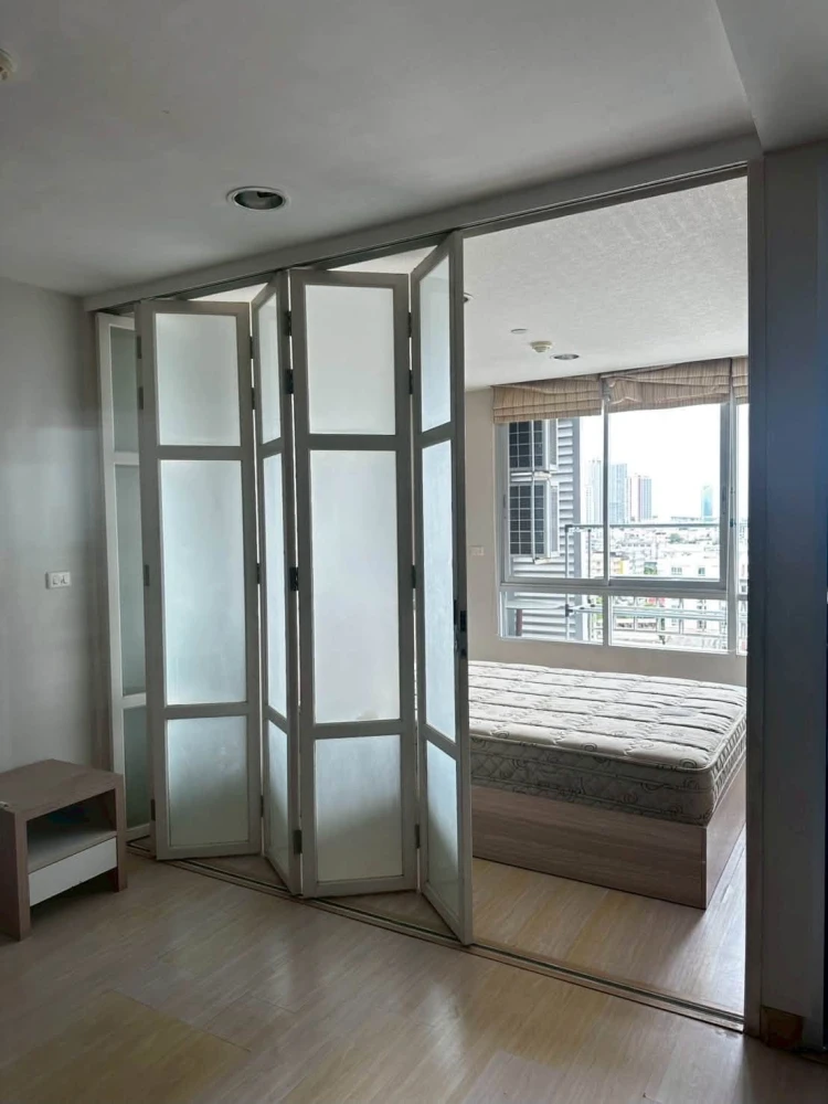 For Rent: The Station Sathorn-Bangrak, Building 2, 12A Floor. Clean, airy, and comfortable unit—not cramped. Book now!