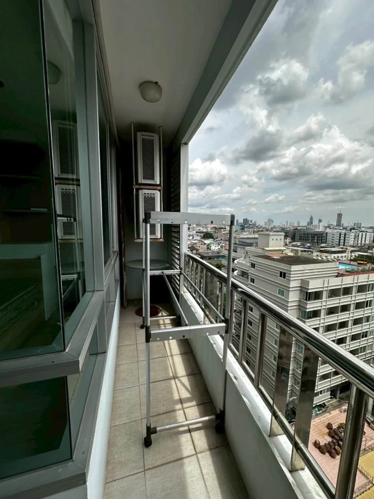 For Rent: The Station Sathorn-Bangrak, Building 2, 12A Floor. Clean, airy, and comfortable unit—not cramped. Book now!