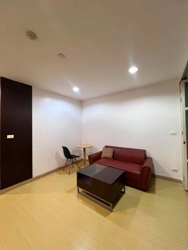 For rent: The Station Sathorn-Bangrak. Spacious, airy, and comfortable room with well-divided spaces. Don't miss out!