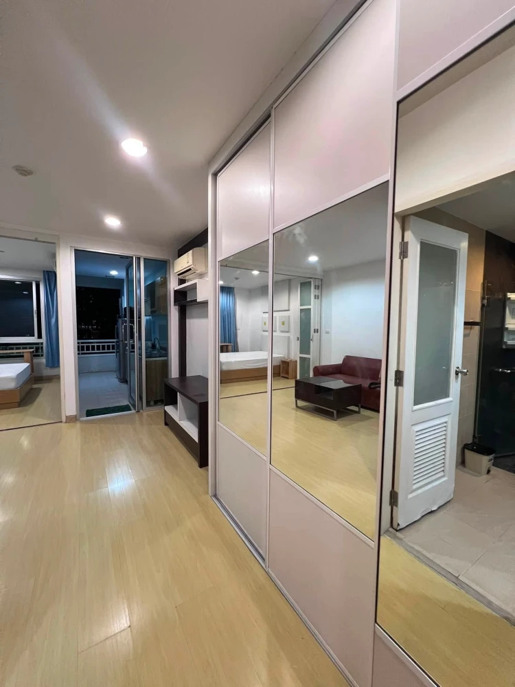 For rent: The Station Sathorn-Bangrak. Spacious, airy, and comfortable room with well-divided spaces. Don't miss out!