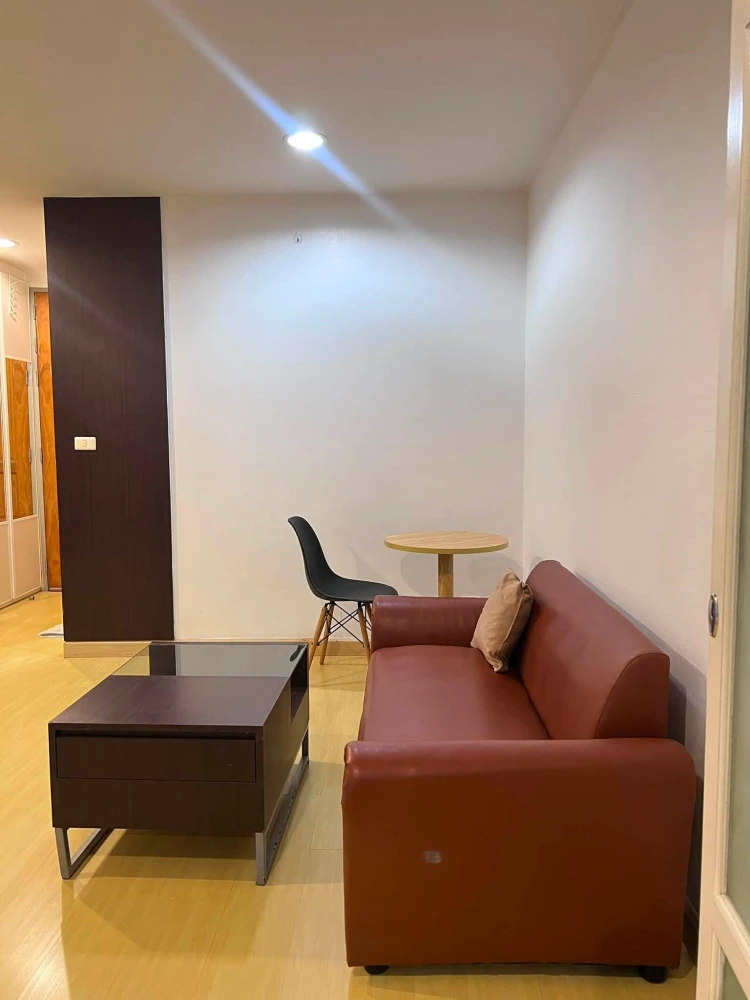 For rent: The Station Sathorn-Bangrak. Spacious, airy, and comfortable room with well-divided spaces. Don't miss out!