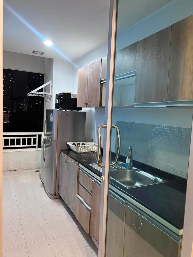For rent: The Station Sathorn-Bangrak. Spacious, airy, and comfortable room with well-divided spaces. Don't miss out!
