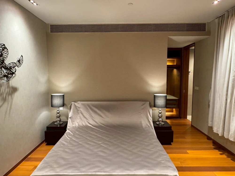 For rent: The Sukhothai Residences, 2 bedrooms, 2 bathrooms, spacious living area, high ceilings, private elevator. Book now!